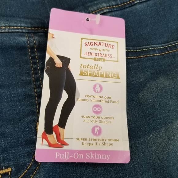 Signature Levi Strauss Totally Shaping Pull-On Skinny Jeans 16S NWT - Picture 7 of 8